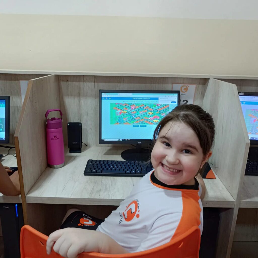 Turma do 2° ano B mergulha em "Localizações e trajetos" utilizando plataforma digital do Positivo On Turma do 2° ano B mergulha em "Localizações e trajetos" utilizando plataforma digital do Positivo On