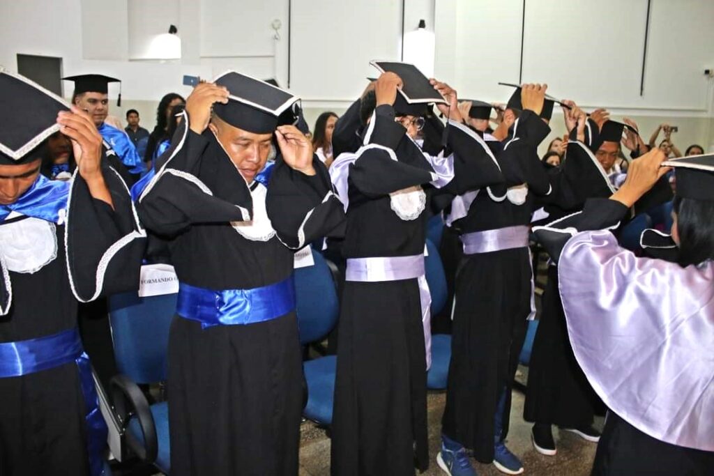 Colação de Grau dos cursos de Ciências Sociais e História Colação de Grau dos cursos de Ciências Sociais e História