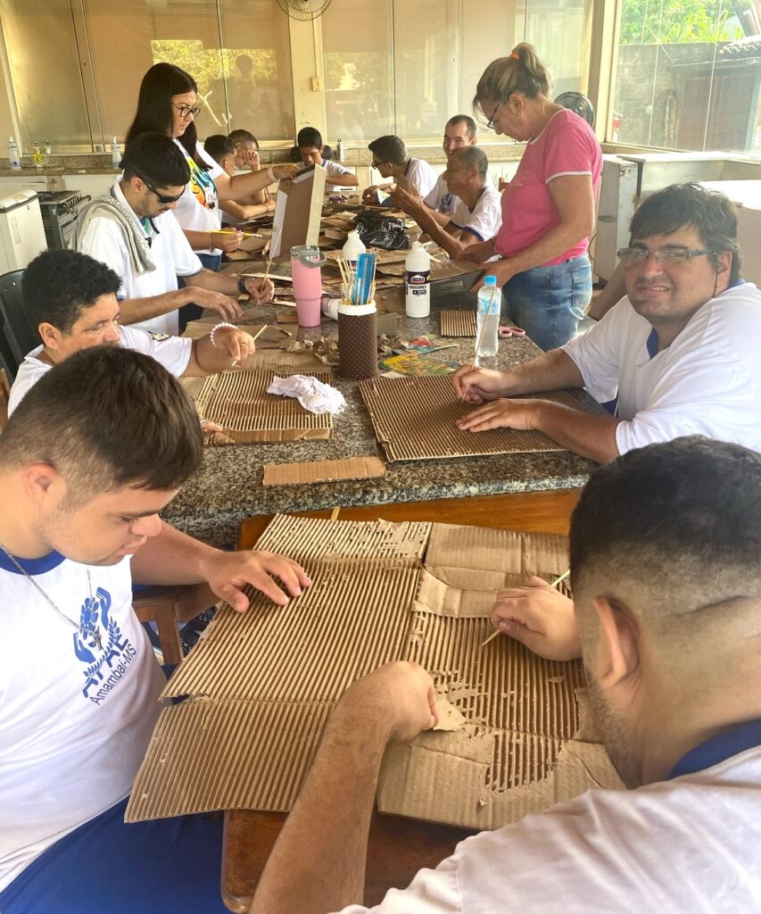 Produção de Artesanato para Fortalecer a Inclusão e a Autonomia Produção de Artesanato para Fortalecer a Inclusão e a Autonomia