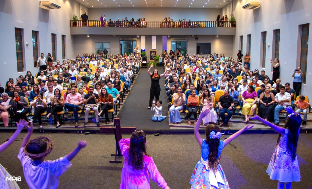 Cantata de Páscoa celebra vida, amor e esperança no Colégio CELQ