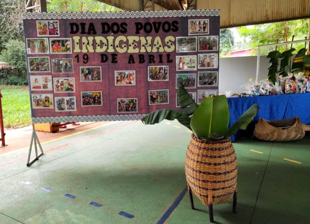 Desfile de roupas típicas marca celebração do Dia dos Povos Indígenas na Escola Mitã Rory Desfile de roupas típicas marca celebração do Dia dos Povos Indígenas na Escola Mitã Rory