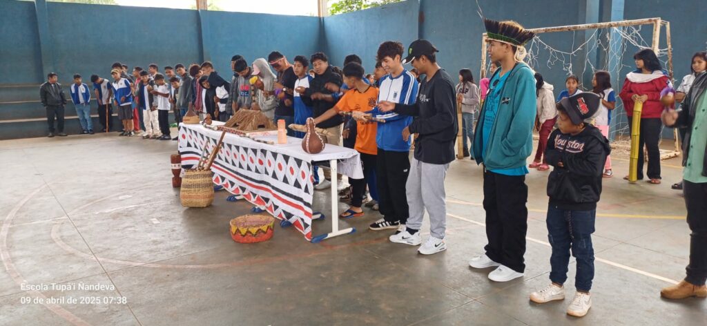 A Escola Municipal Polo Indígena Mbo’erenda Tupã’i Ñandeva celebrou a Semana Alusiva dos Povos Indígenas com o fortalecimento e a valorização da nossa identidade A Escola Municipal Polo Indígena Mbo’erenda Tupã’i Ñandeva celebrou a Semana Alusiva dos Povos Indígenas com o fortalecimento e a valorização da nossa identidade