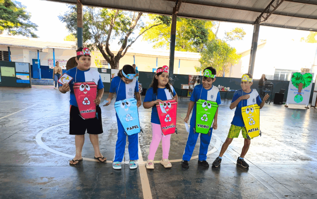 Educação Ambiental em Destaque: Escola Promove Exposição para Conscientização Ecológica Educação Ambiental em Destaque: Escola Promove Exposição para Conscientização Ecológica