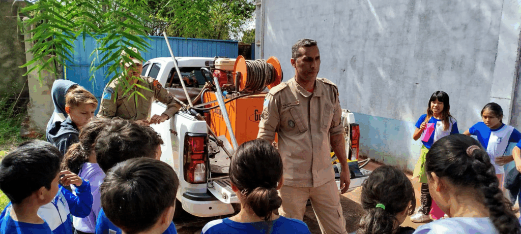 Palestra: Combate à Poluição Palestra: Combate à Poluição