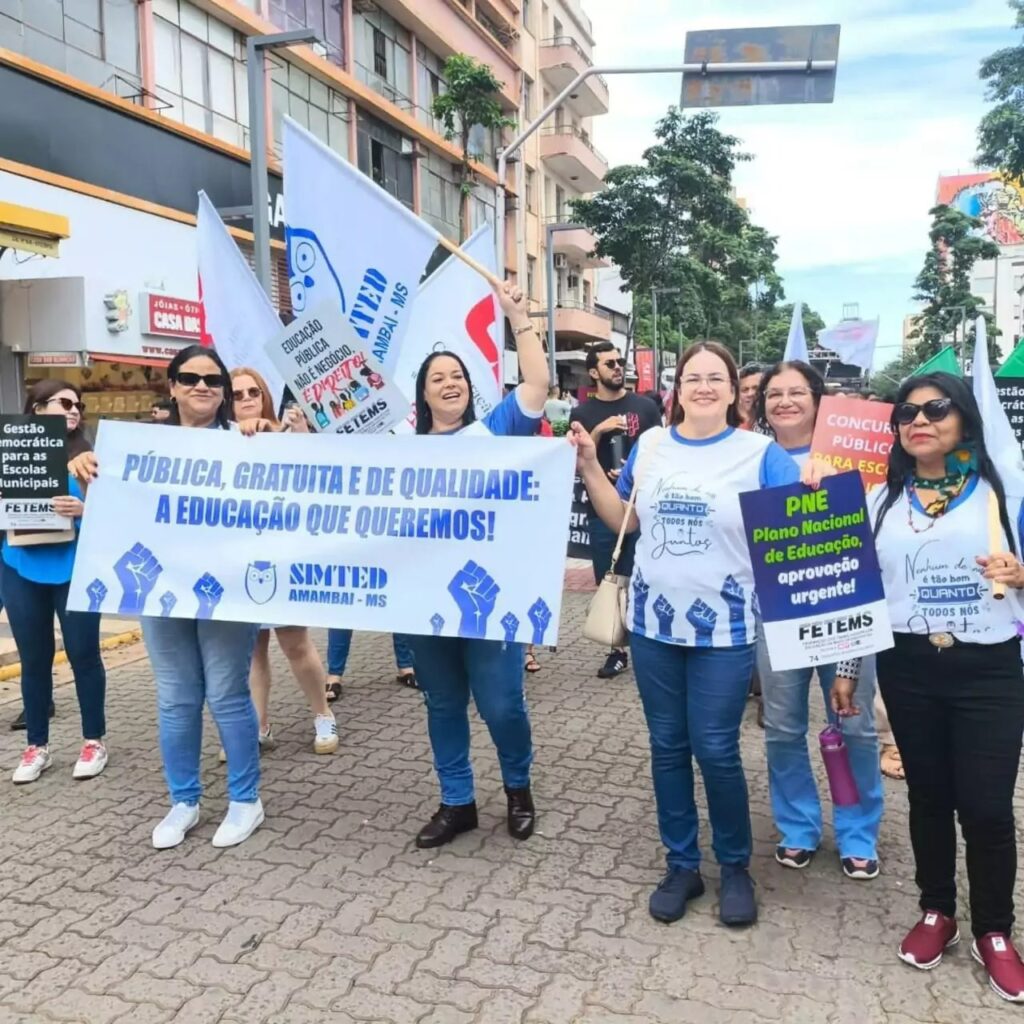 Dia do Professor e do Servidor Público: SIMTED homenageia e reforça a importância da união da categoria Dia do Professor e do Servidor Público: SIMTED homenageia e reforça a importância da união da categoria