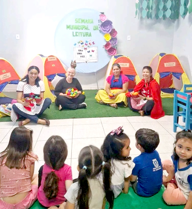 Contar histórias: um jeito divertido de aprender Contar histórias: um jeito divertido de aprender