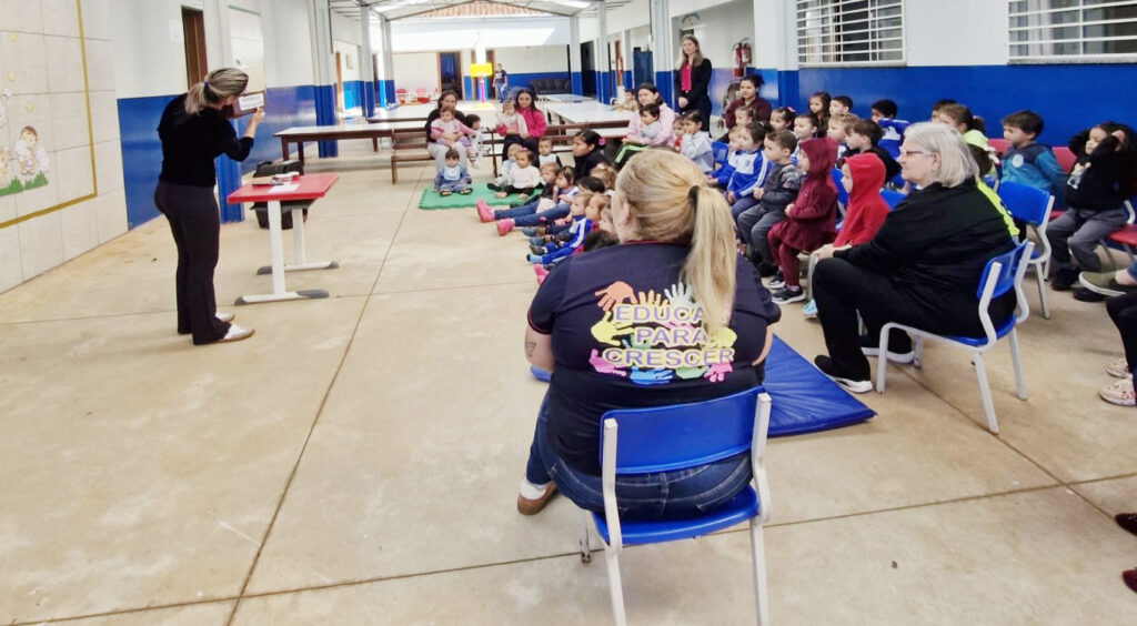 Contar histórias: um jeito divertido de aprender Contar histórias: um jeito divertido de aprender