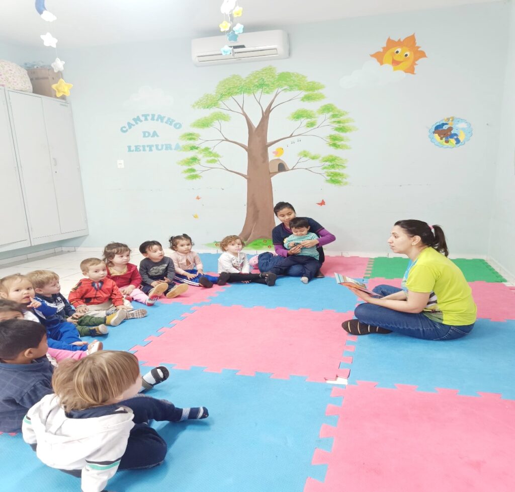 Contar histórias: um jeito divertido de aprender Contar histórias: um jeito divertido de aprender