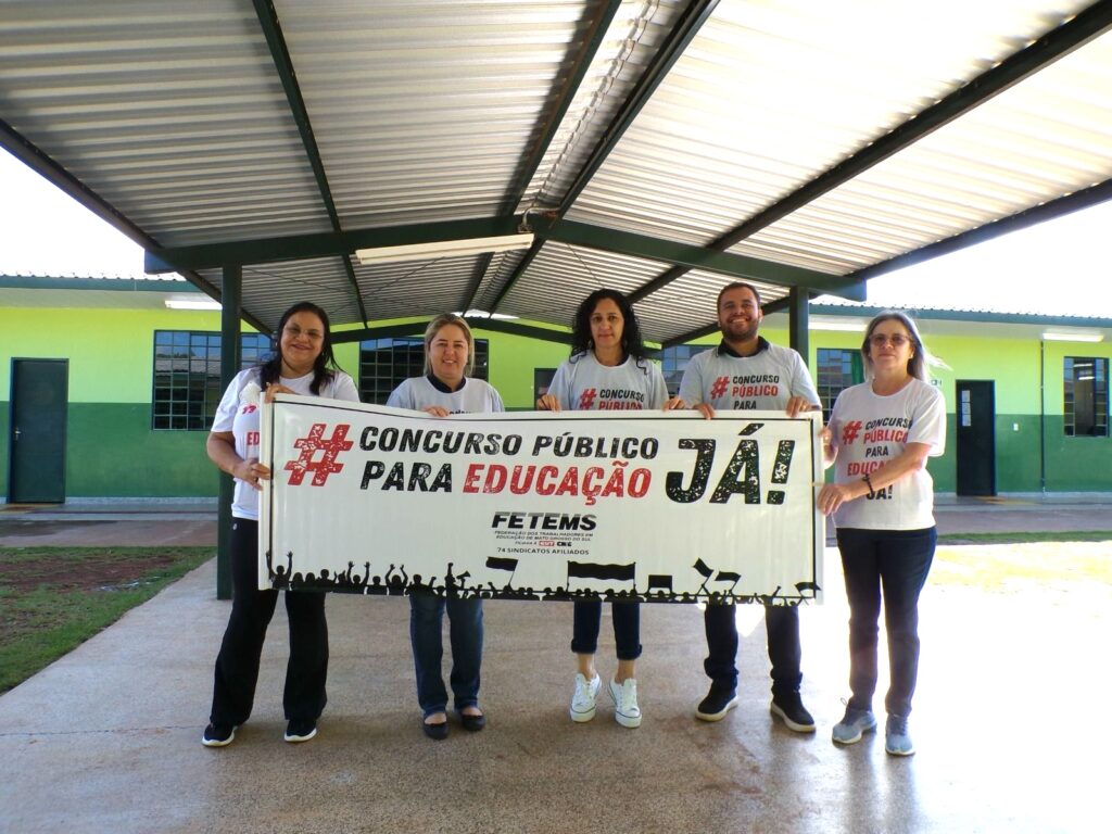 SIMTED de Amambai realiza mobilização para cobrar concurso público para a Educação em MS SIMTED de Amambai realiza mobilização para cobrar concurso público para a Educação em MS