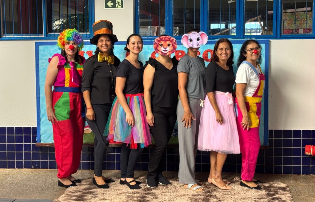 Um Circo de Encantos: Aprendendo com Alegria Um Circo de Encantos: Aprendendo com Alegria