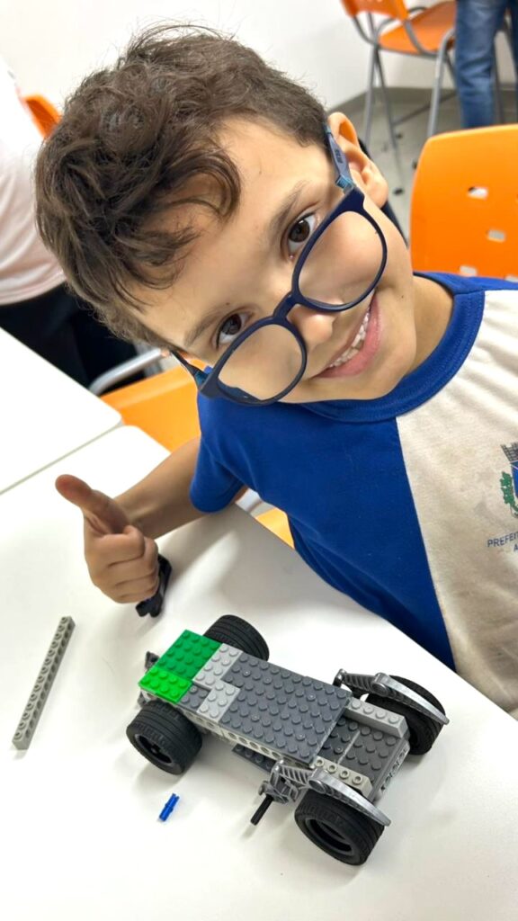 CNA traz robótica e programação como novas formas de expressão para crianças e jovens CNA traz robótica e programação como novas formas de expressão para crianças e jovens