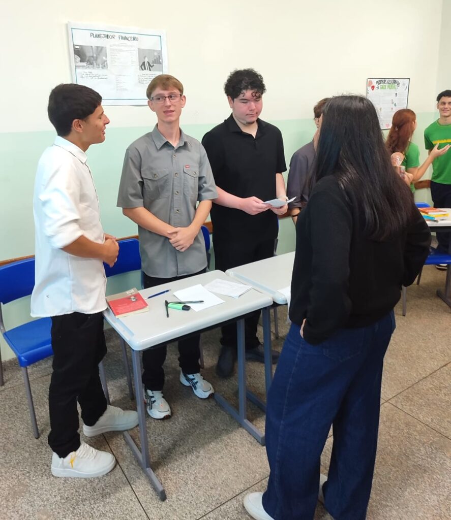 Feira das Profissões estimula estudantes a refletirem sobre o futuro acadêmico
