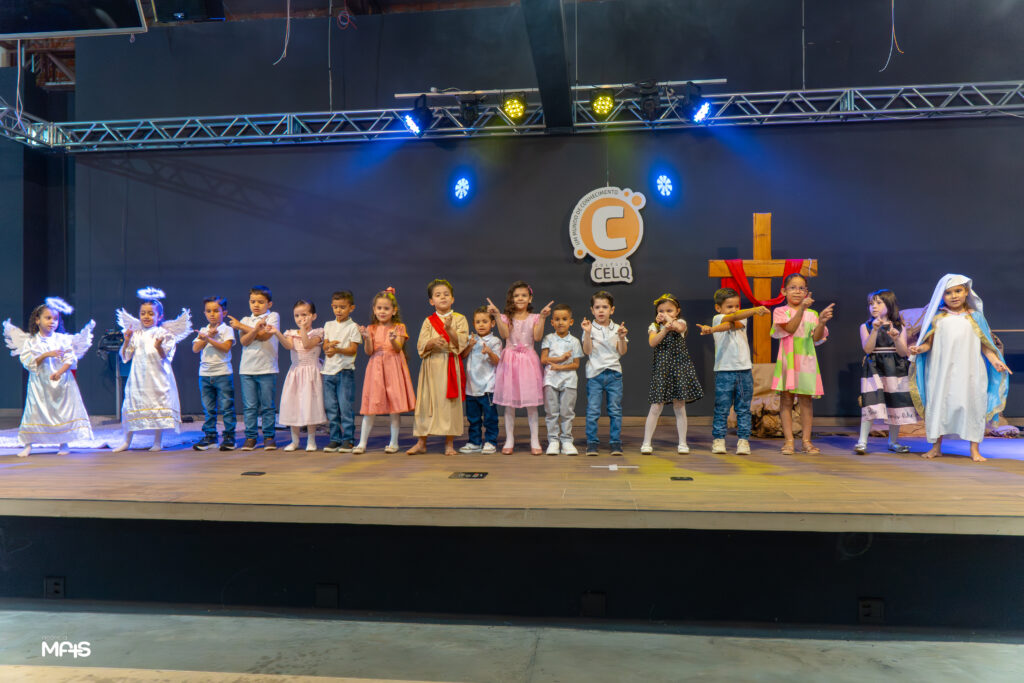 Educação Infantil emociona em cantata de Páscoa do CELQ