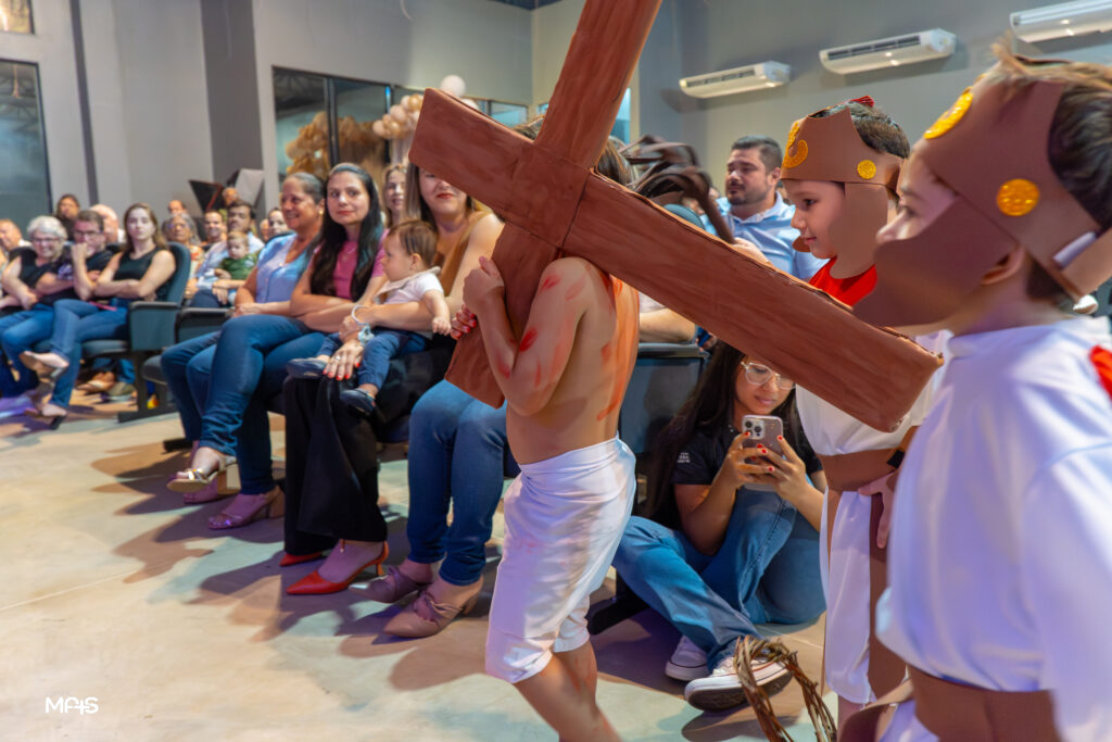 Educação Infantil emociona em cantata de Páscoa do CELQ