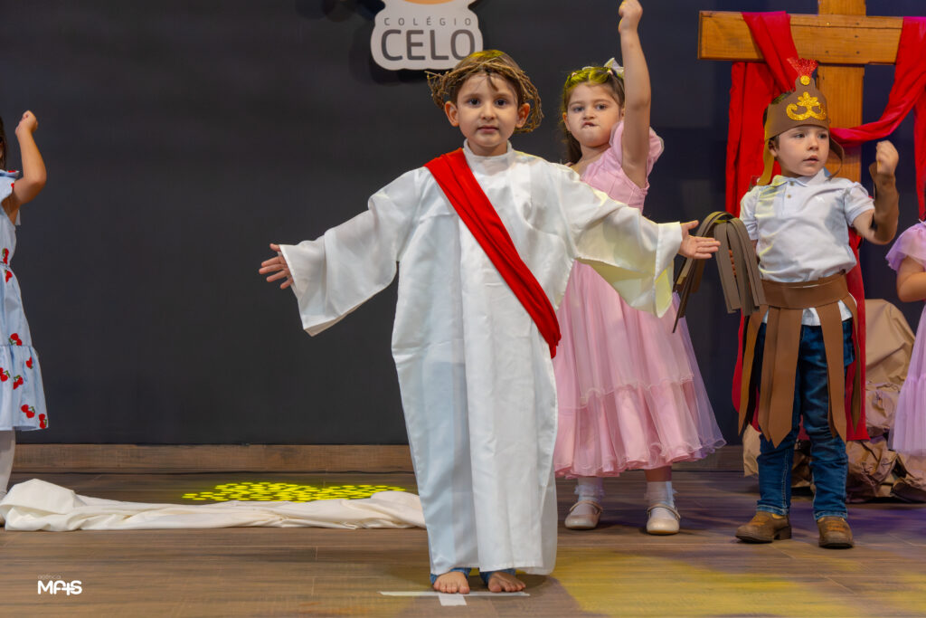 Educação Infantil emociona em cantata de Páscoa do CELQ