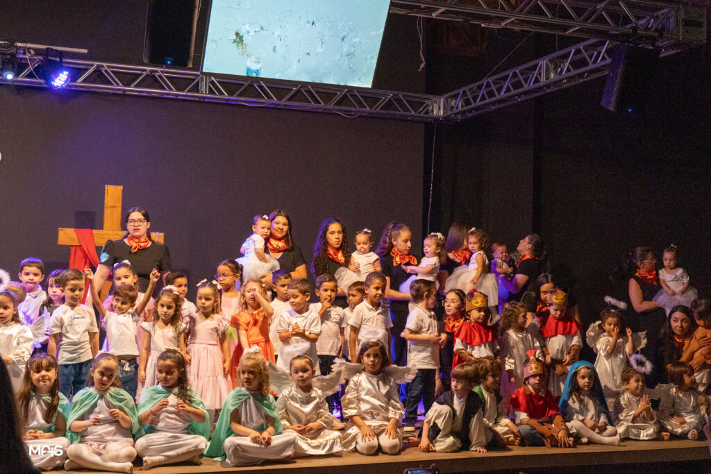 Educação Infantil emociona em cantata de Páscoa do CELQ