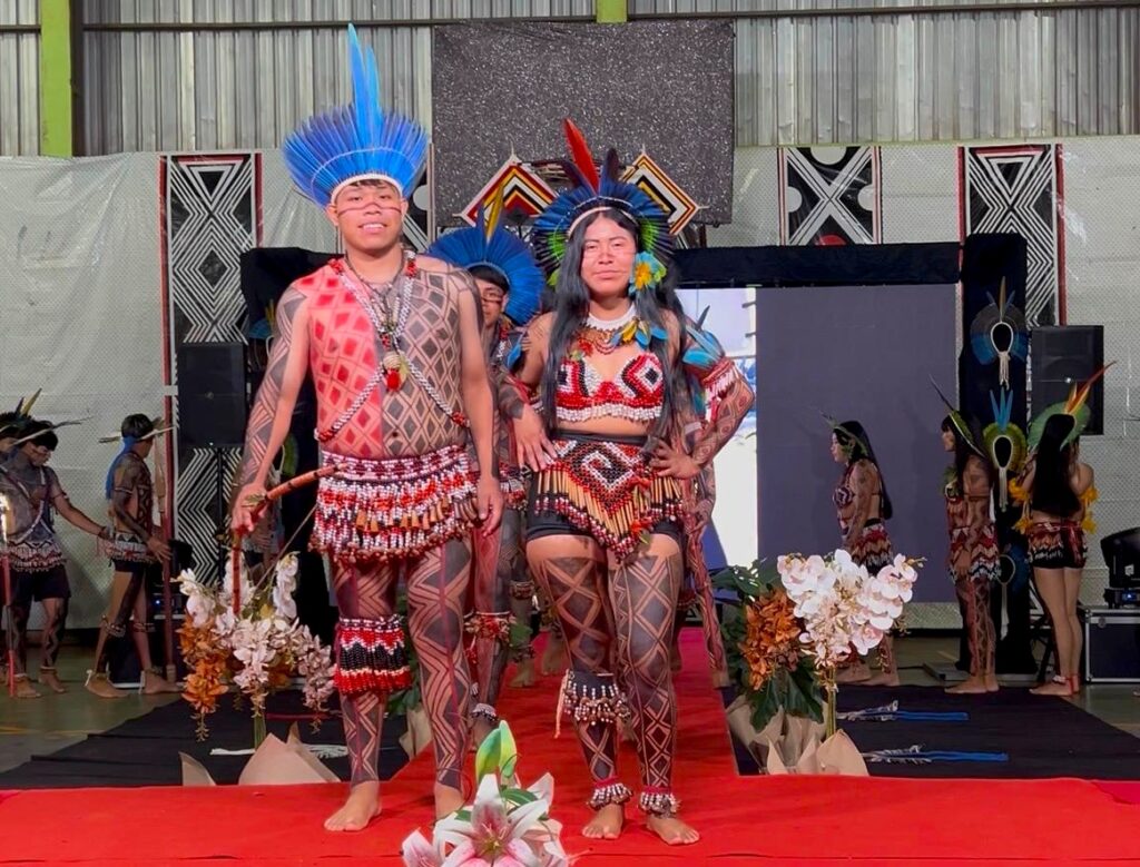 Beleza, identidade e tradição marcam o Miss e Mister Guarani Kaiowá 2026 em Amambai