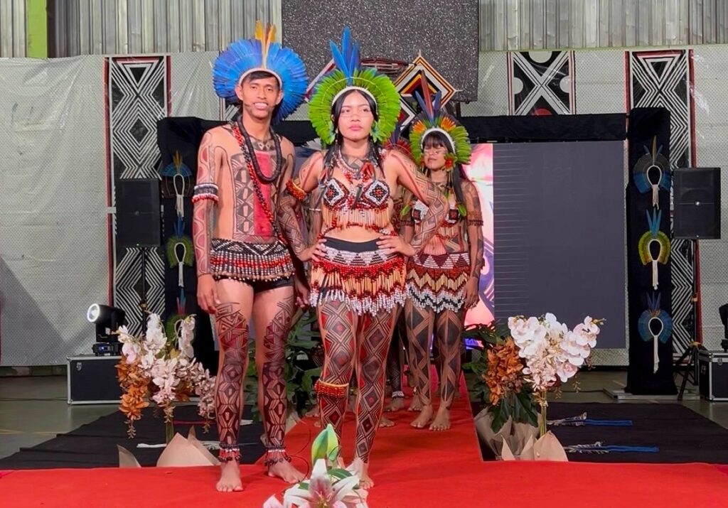 Beleza, identidade e tradição marcam o Miss e Mister Guarani Kaiowá 2026 em Amambai