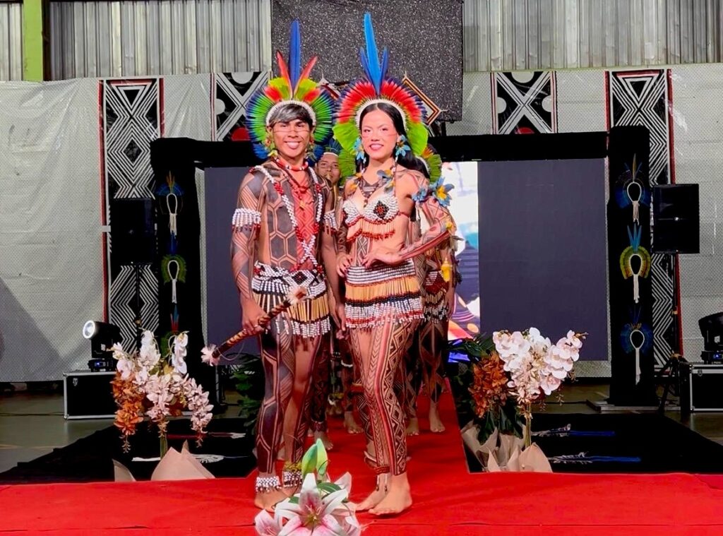 Beleza, identidade e tradição marcam o Miss e Mister Guarani Kaiowá 2026 em Amambai