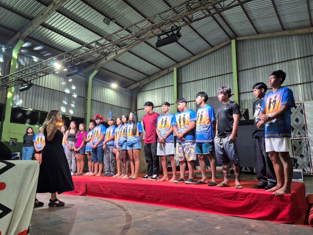 Beleza, identidade e tradição marcam o Miss e Mister Guarani Kaiowá 2026 em Amambai