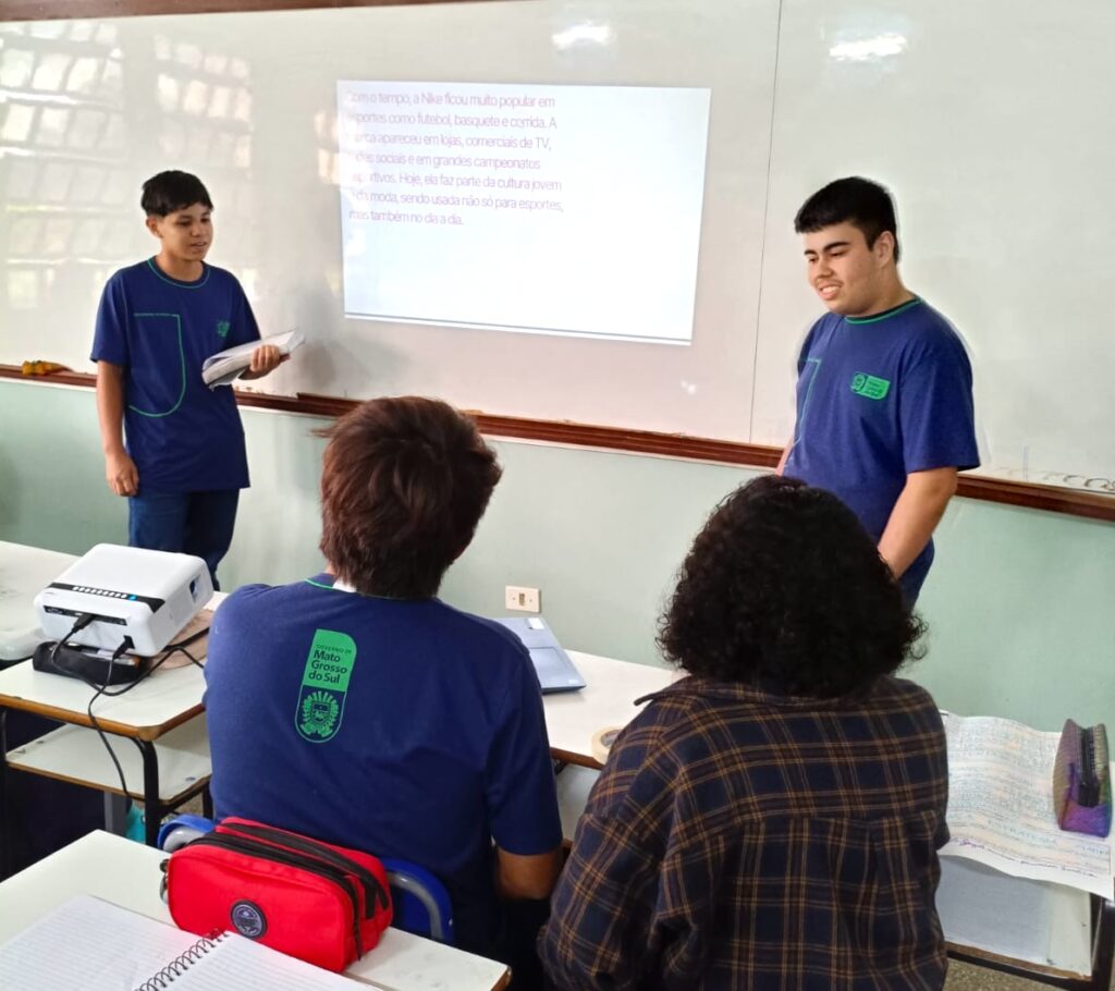 Publicidade em foco: alunos desenvolvem olhar crítico sobre anúncios digitais