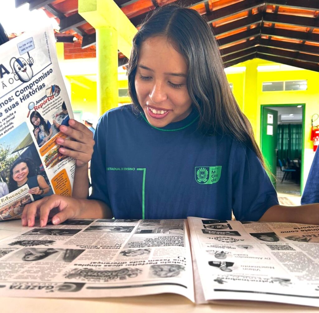 Jovens colunistas da Mbo’eroy recebem a Gazeta Educação na escola e assumem seu lugar no jornal