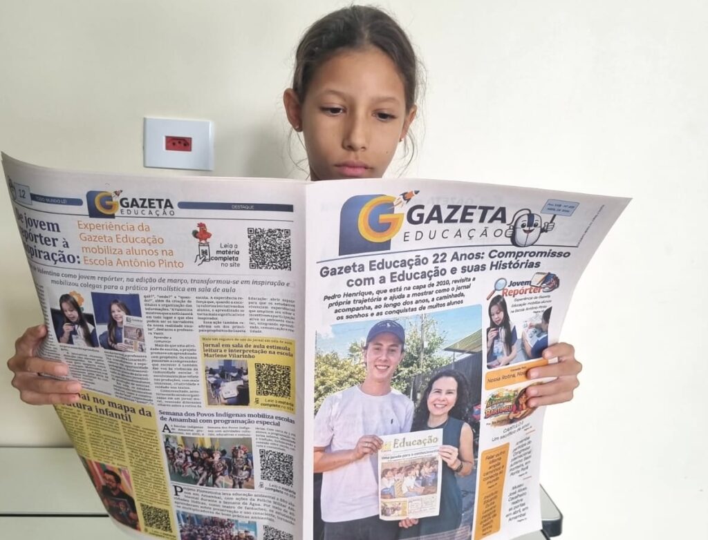 Alunos do Instituto Eduardo Dutra Lescano recebem o jornal pela primeira vez