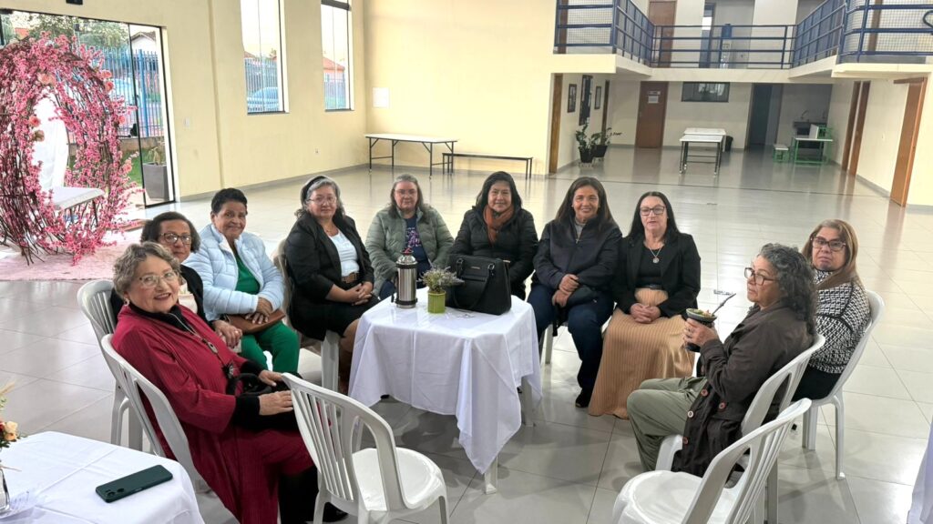 Grupo de Mães Laços de Amor Eterno celebra Dia das Mães com beleza, emoção e homenagens dos filhos