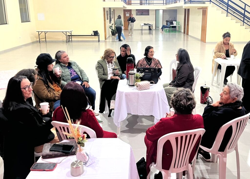 Grupo de Mães Laços de Amor Eterno celebra Dia das Mães com beleza, emoção e homenagens dos filhos