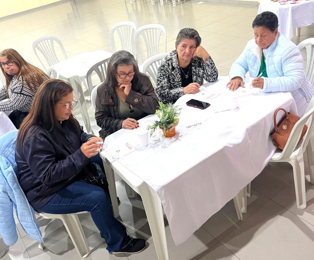 Grupo de Mães Laços de Amor Eterno celebra Dia das Mães com beleza, emoção e homenagens dos filhos