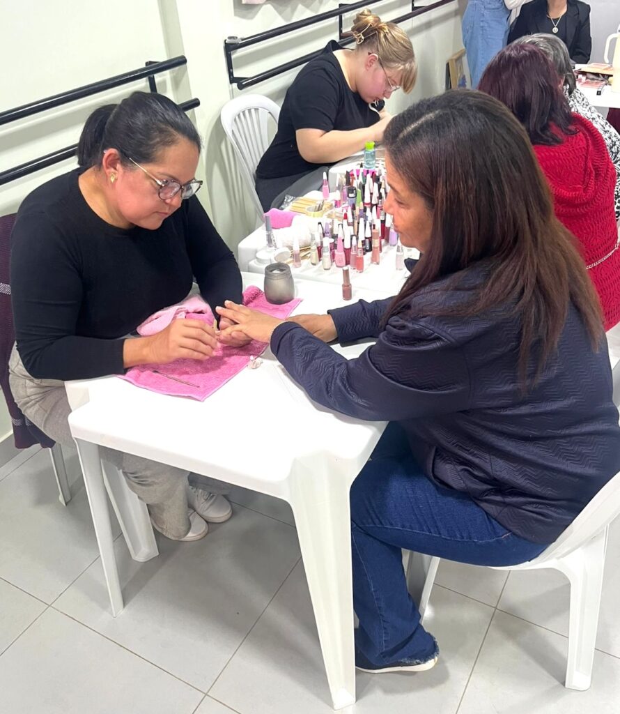 Grupo de Mães Laços de Amor Eterno celebra Dia das Mães com beleza, emoção e homenagens dos filhos
