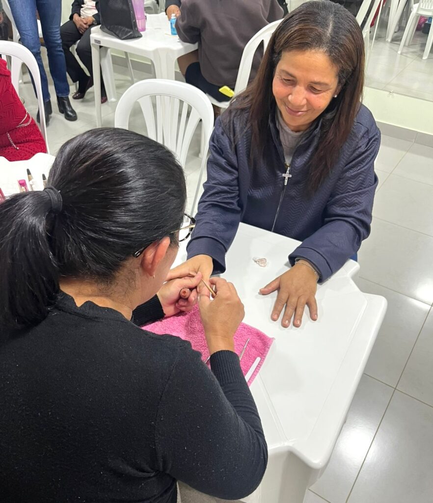 Grupo de Mães Laços de Amor Eterno celebra Dia das Mães com beleza, emoção e homenagens dos filhos
