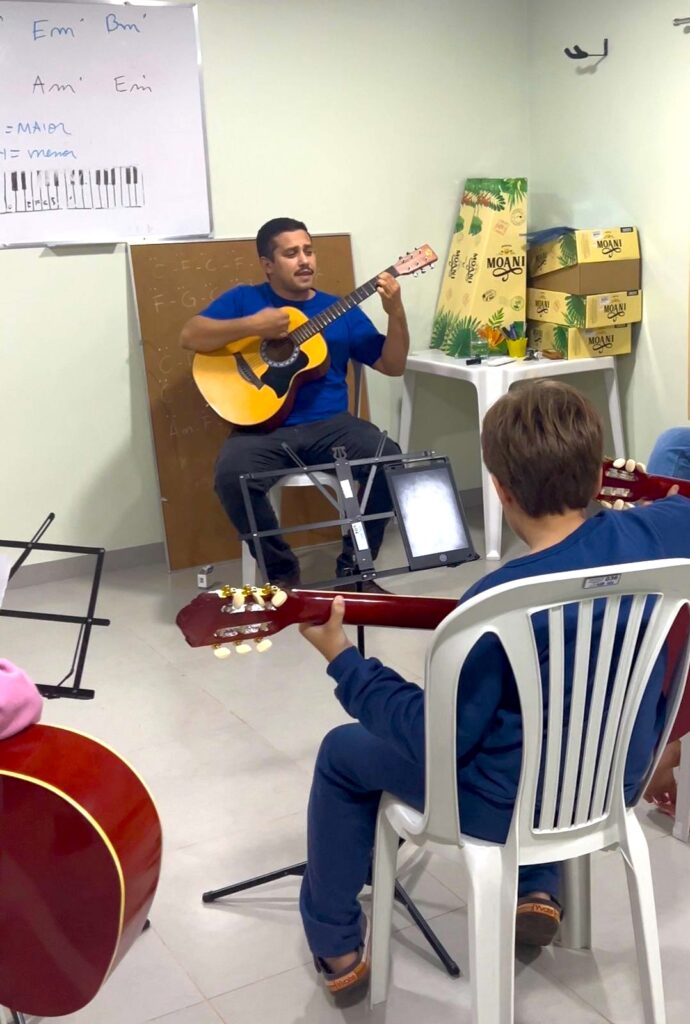 Música que educa e emociona Música que educa e emociona