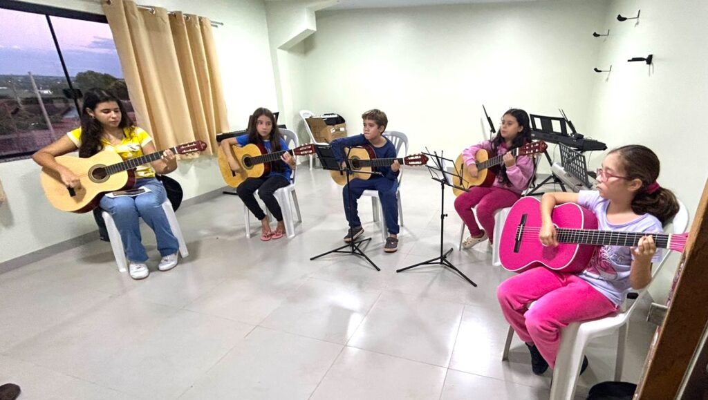 Música que educa e emociona Música que educa e emociona