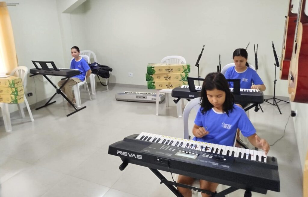 Música que educa e emociona Música que educa e emociona