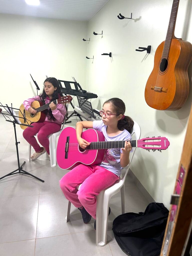 Música que educa e emociona Música que educa e emociona