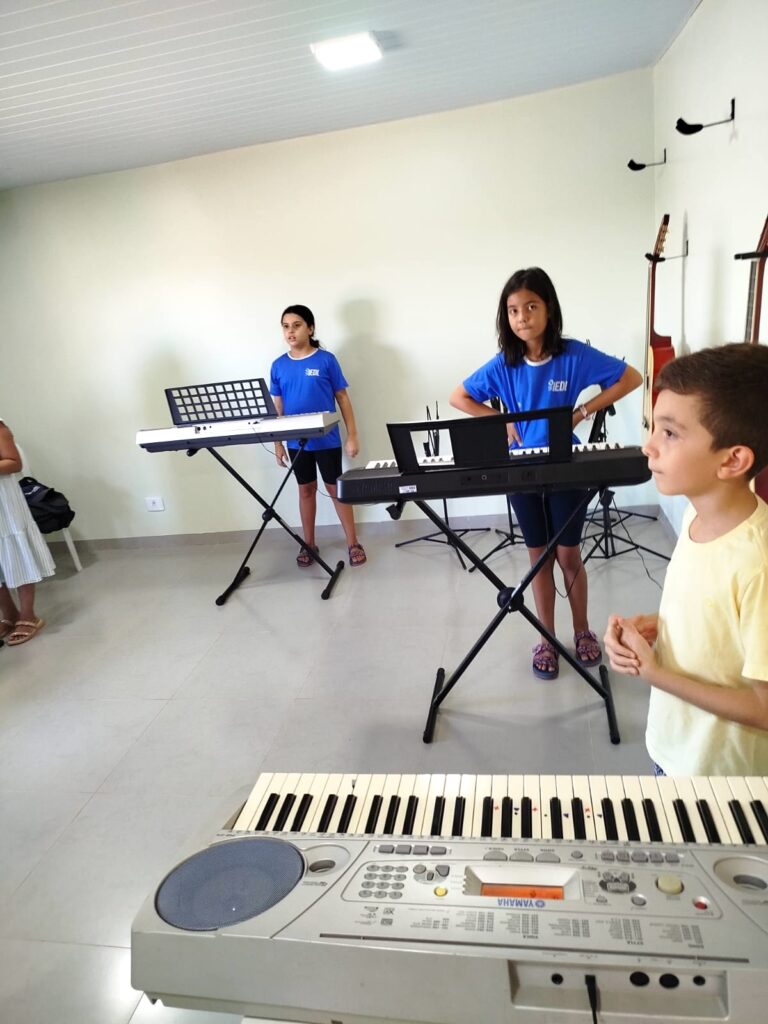 Música que educa e emociona Música que educa e emociona