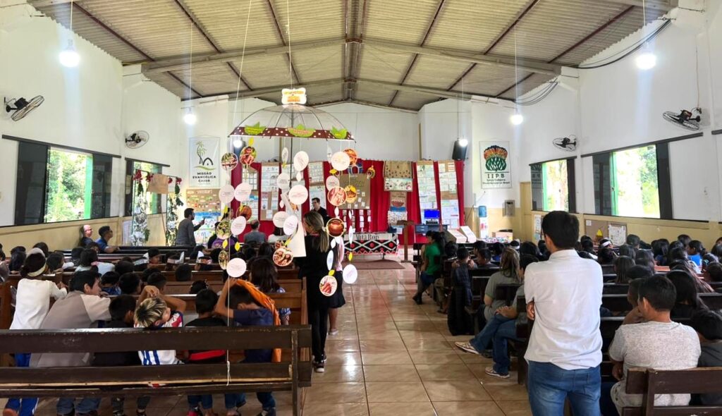 Escola Municipal Mitã Rory é contemplada com computadores, kits escolares e celebra cultura em evento especial