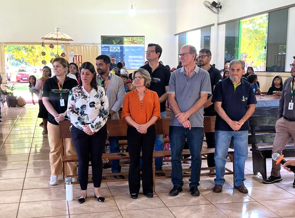 Escola Municipal Mitã Rory é contemplada com computadores, kits escolares e celebra cultura em evento especial
