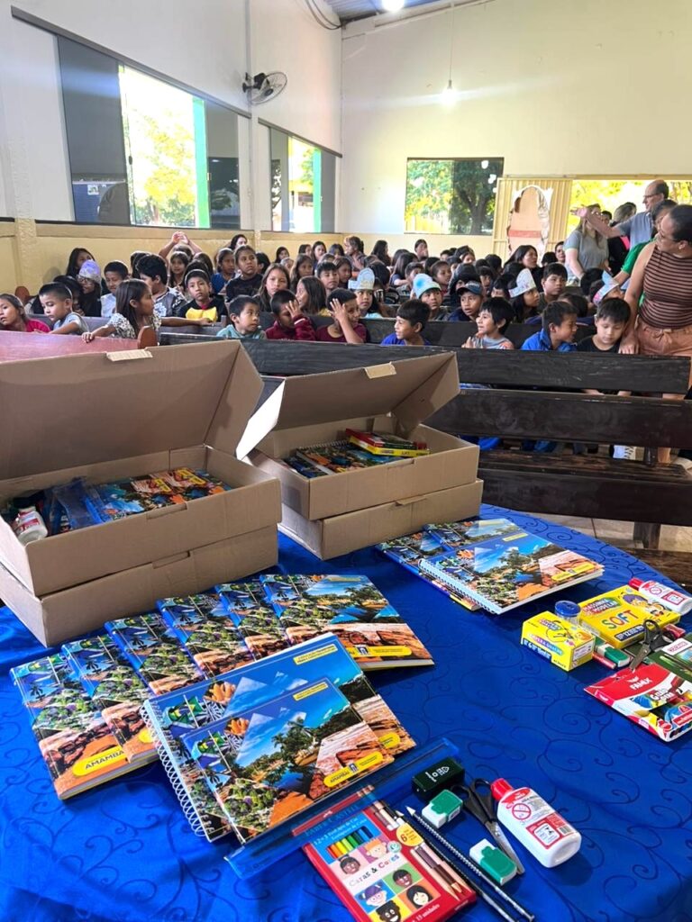 Escola Municipal Mitã Rory é contemplada com computadores, kits escolares e celebra cultura em evento especial