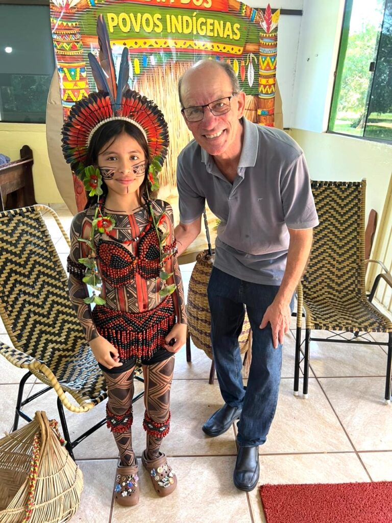 Escola Municipal Mitã Rory é contemplada com computadores, kits escolares e celebra cultura em evento especial