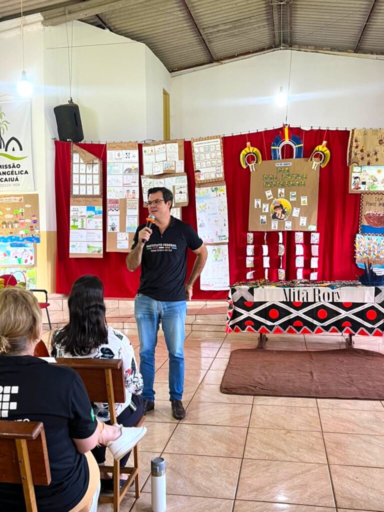 Escola Municipal Mitã Rory é contemplada com computadores, kits escolares e celebra cultura em evento especial