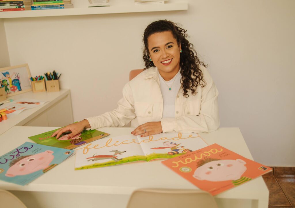 De Amambai para o mundo: a trajetória de Evelyn Paes, da preparação para o Enem à Psicologia