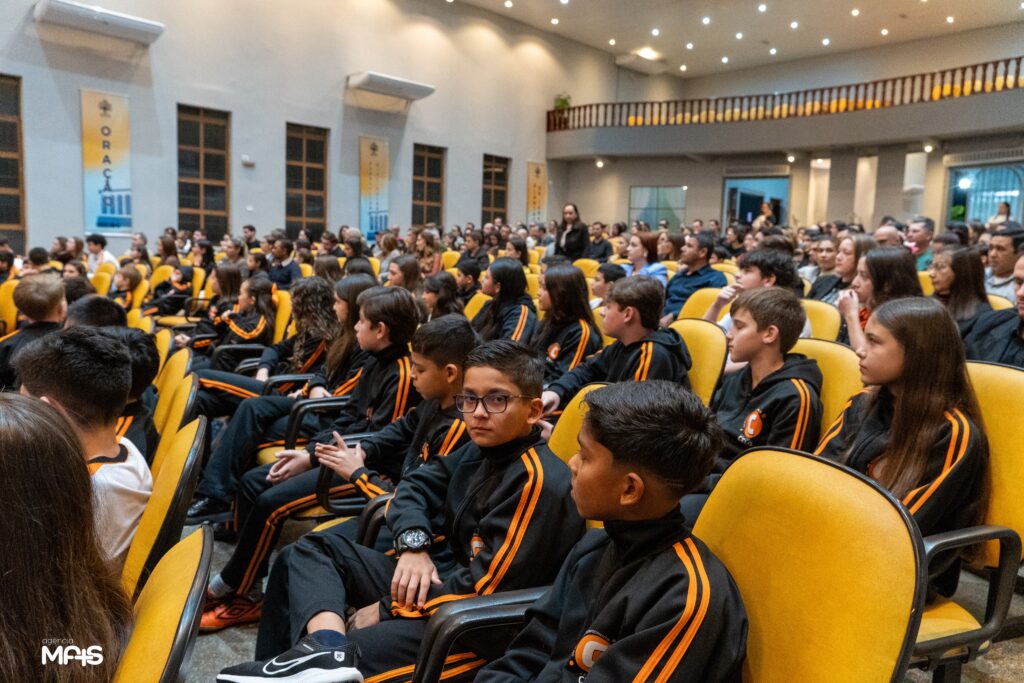 Conhecimento que gera resultados: CELQ celebra 83 medalhas e méritos em olimpíadas acadêmicas Conhecimento que gera resultados: CELQ celebra 83 medalhas e méritos em olimpíadas acadêmicas