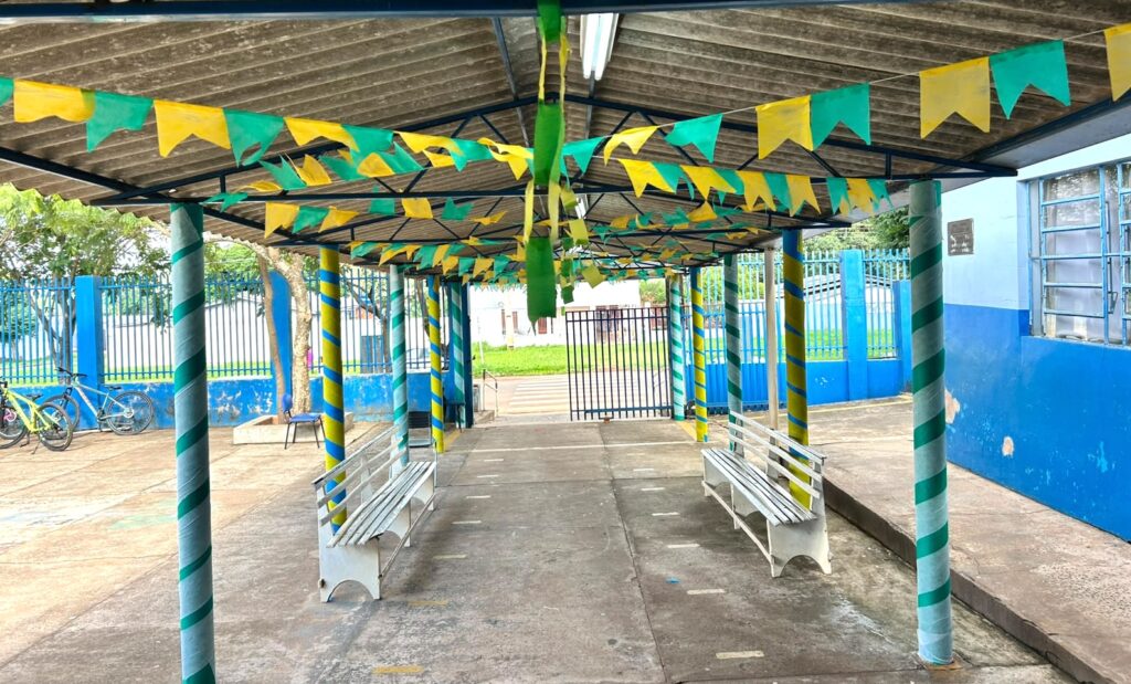 A Copa começou: alunos da Escola Júlio Manvailer acompanham cerimônia de abertura juntos na escola A Copa começou: alunos da Escola Júlio Manvailer acompanham cerimônia de abertura juntos na escola