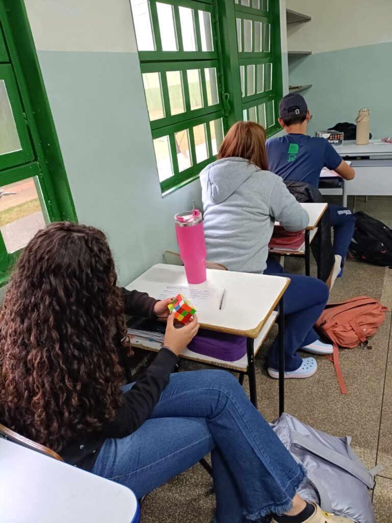O cubo mágico como ferramenta de aprendizagem