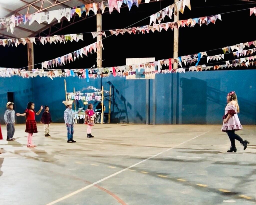 Festa Julina reúne cultura, famílias e comunidade no encerramento do semestre na Escola Indígena Tupã'i Ñandeva