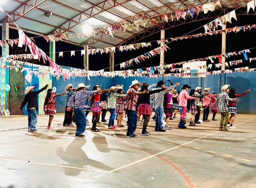 Festa Julina reúne cultura, famílias e comunidade no encerramento do semestre na Escola Indígena Tupã'i Ñandeva