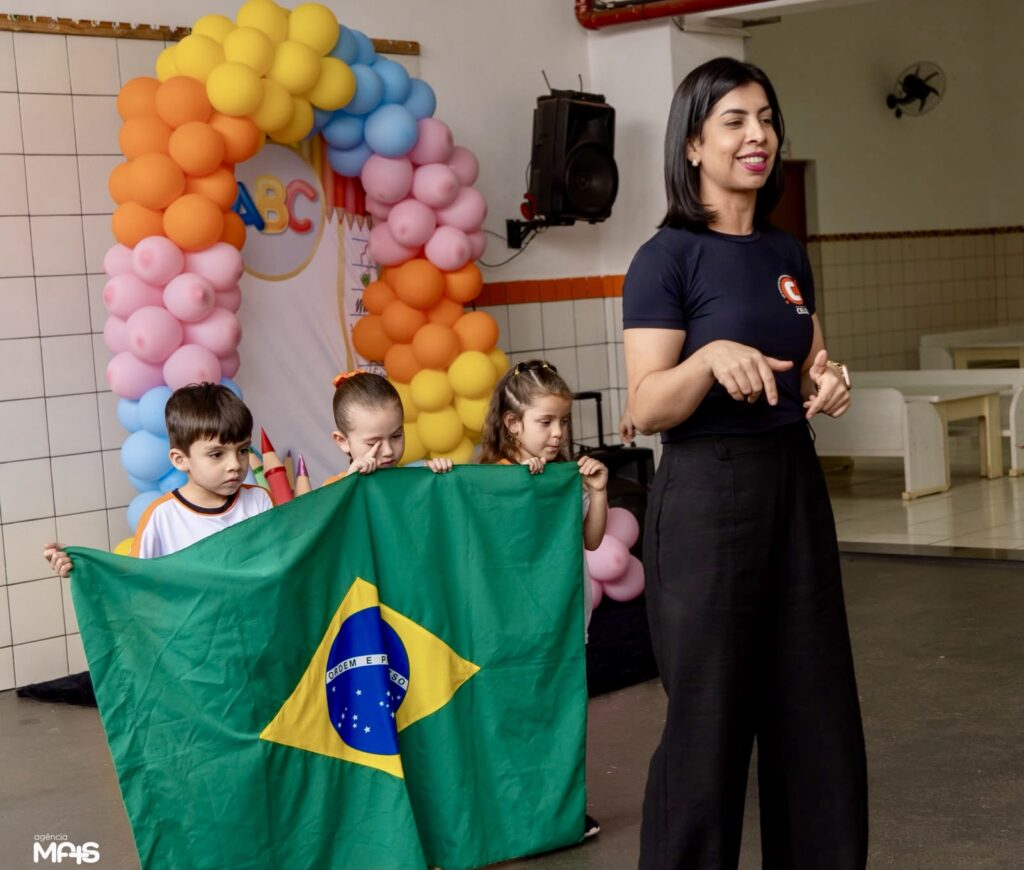Coordenar na Educação Infantil é cuidar do presente e construir o futuro Coordenar na Educação Infantil é cuidar do presente e construir o futuro