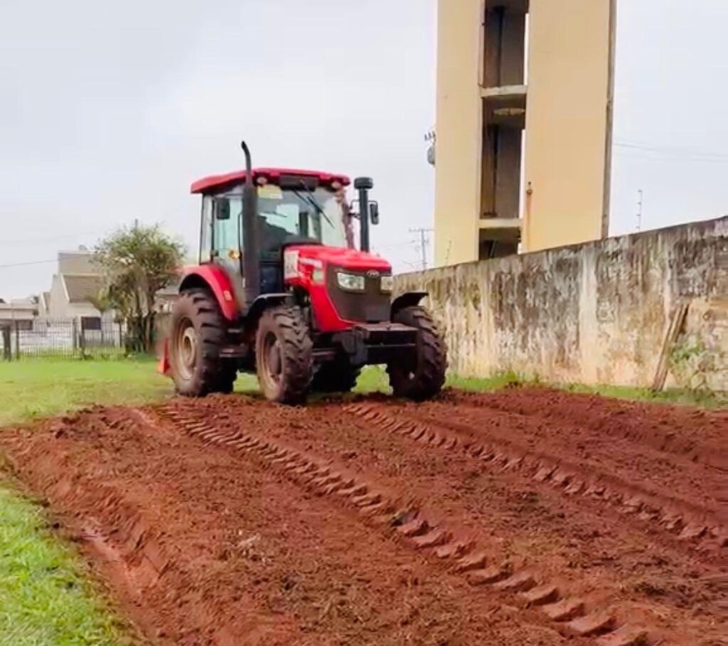 Alunos do IFMS de Amambai desenvolvem horta escolar em atividade prática Alunos do IFMS de Amambai desenvolvem horta escolar em atividade prática